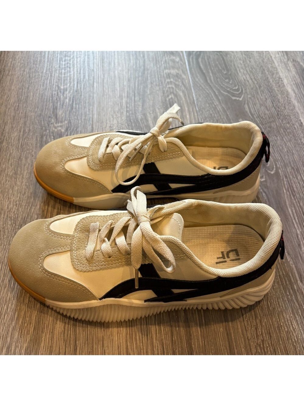 Deflorance Cloudea Stylish White and Black Sneakers